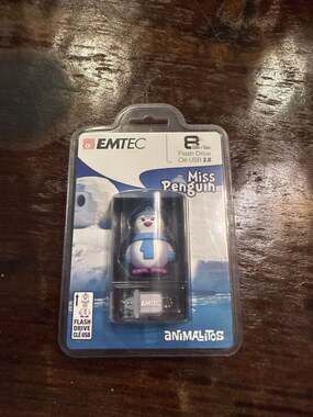 Collectible EMTEC Animalitos Miss Penguin 8GB USB 2.0 Flash Drive